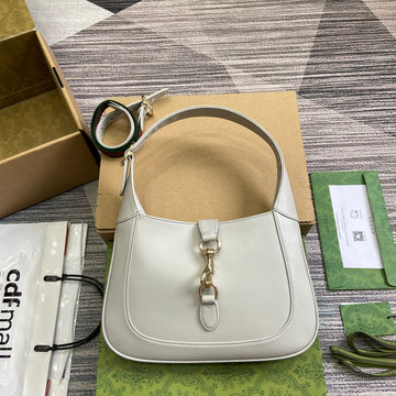 Jackie Small Shoulder Bag 27 In White Calfskin Gold Hardware