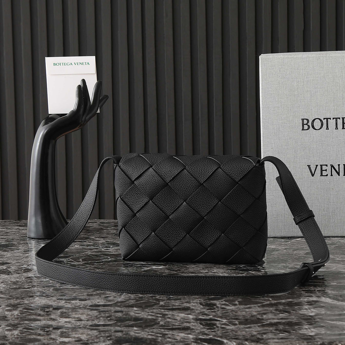 Bv 25S Diago Shoulder Bag 25.5 In Black Grain Cowhide