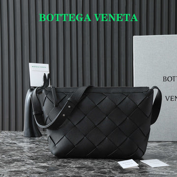 Bv 25S Diago Hobo 39 In Black Grain Cowhide