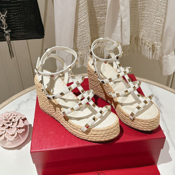 Rockstud Ankle Strap Wedge Sandal In White Calfskin Leather 95 Mm