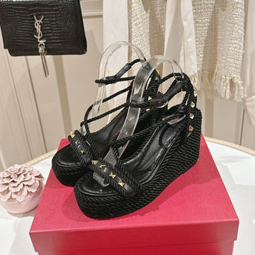 Rockstud Flatform Sandal 10MM In Black Calfskin And Nylon Rope 829393