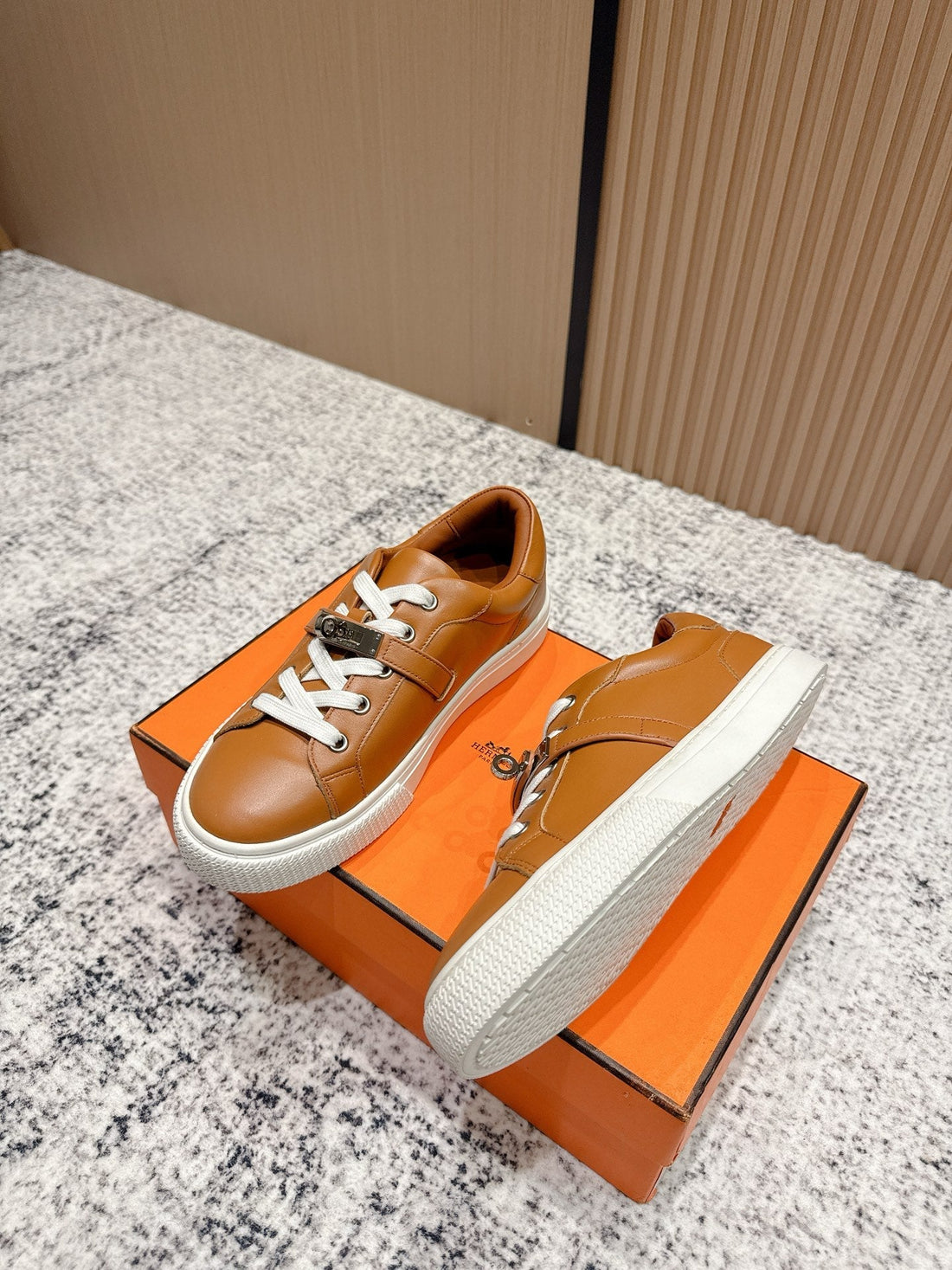 Hm Casual Sneakers Sliver Buckle Brown Leather