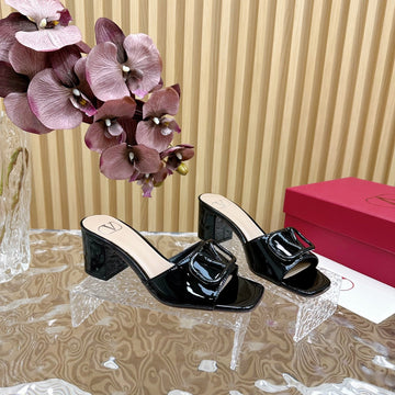 Vlogo Signature High Shine Open Toe Sandals 60 Mm In Black Calfskin