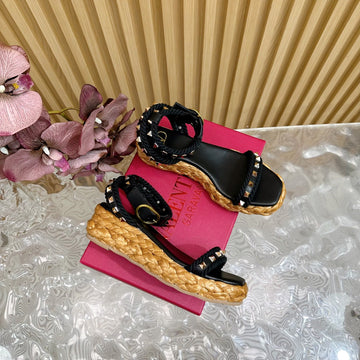 Rockstud Flatform Sandal 45MM In Black Calfskin And Raffia 102848
