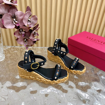 Rockstud Flatform Sandal 75MM In Black Calfskin And Raffia 102860