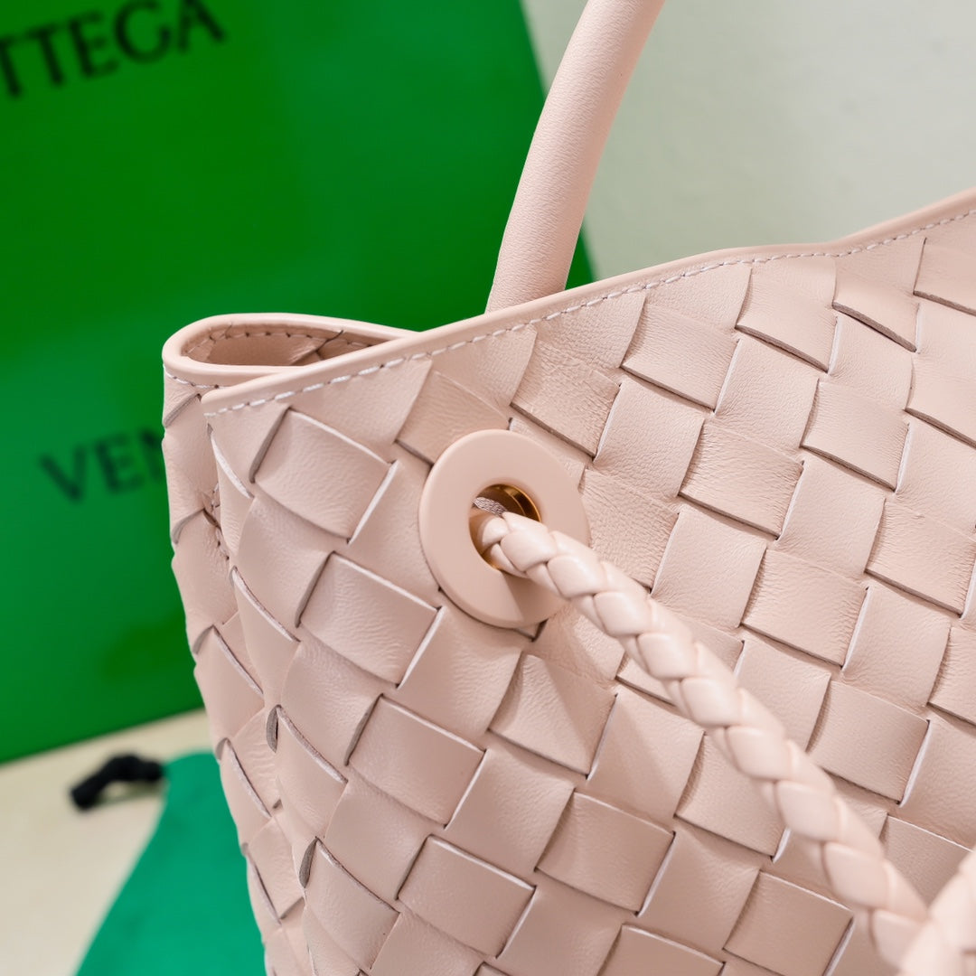 Bv Medium Andiamo 32 Light Pink Lambskin