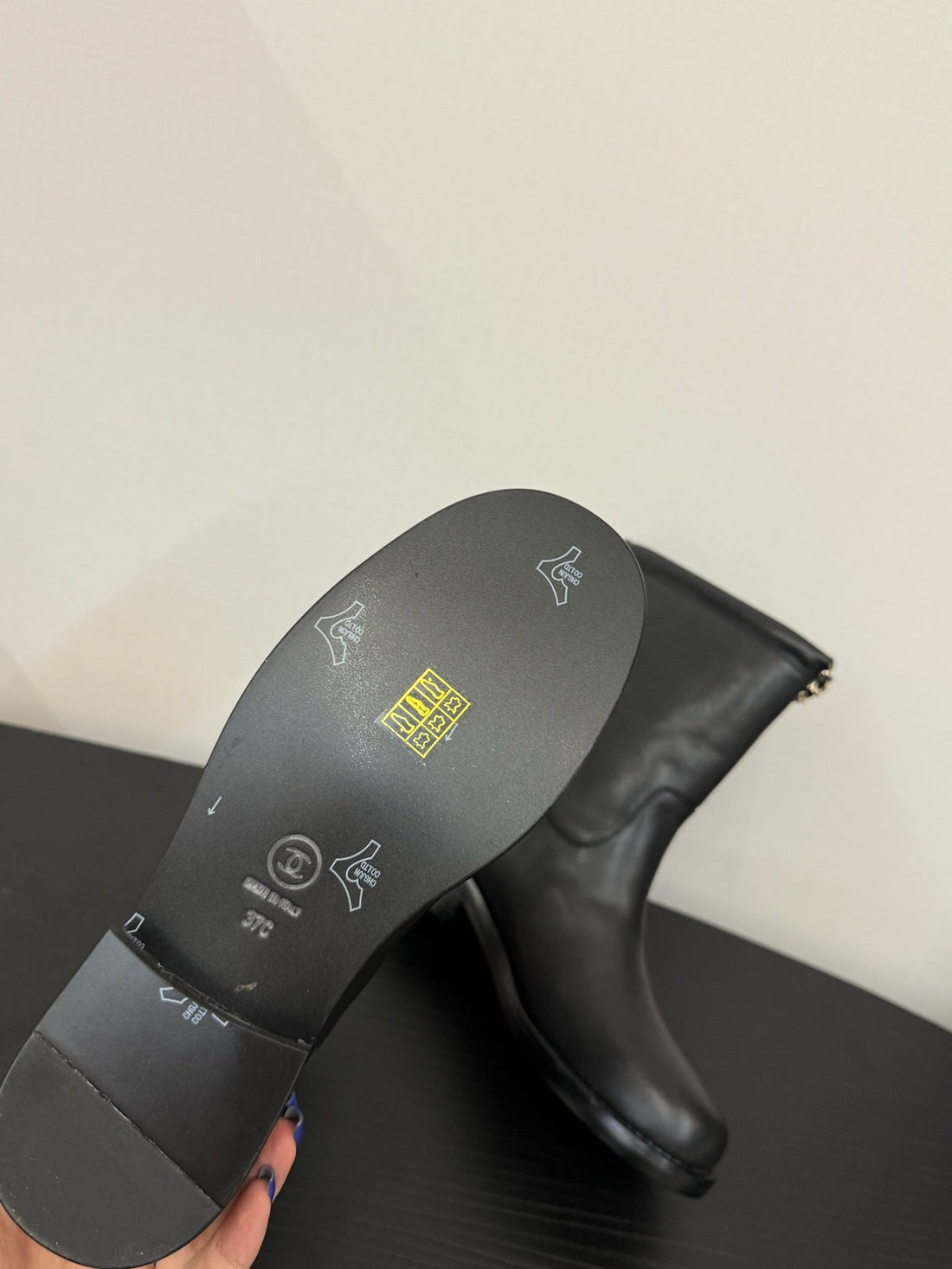 CC 25S Short Flat Chain Knight Boots Black Leather 417841