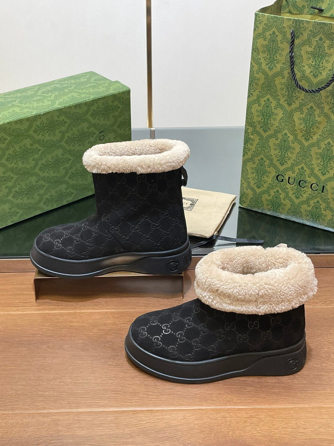 GG Snow Boots In Black Embossed Suede And Beige Wool Lining