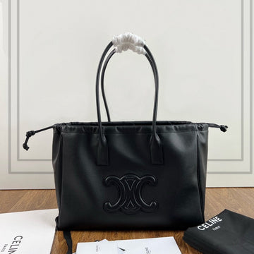 Cuir Triomphe 44 Black Calfskin