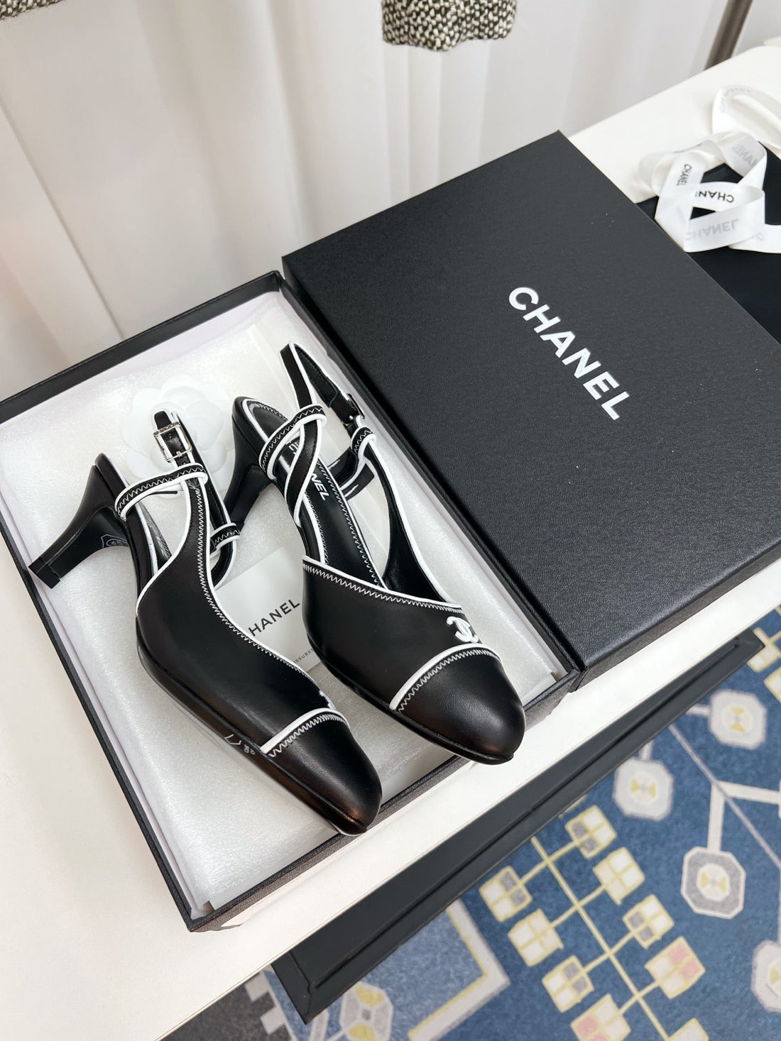 CC Slingback Heels With White Contrast Stitching Black Lambskin 476710