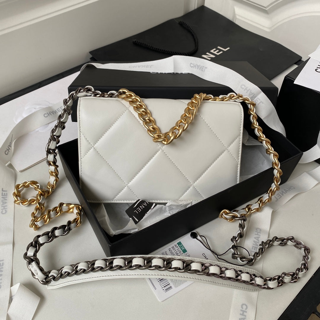 19 Woc 19CM White Lambskin Gold Hardware