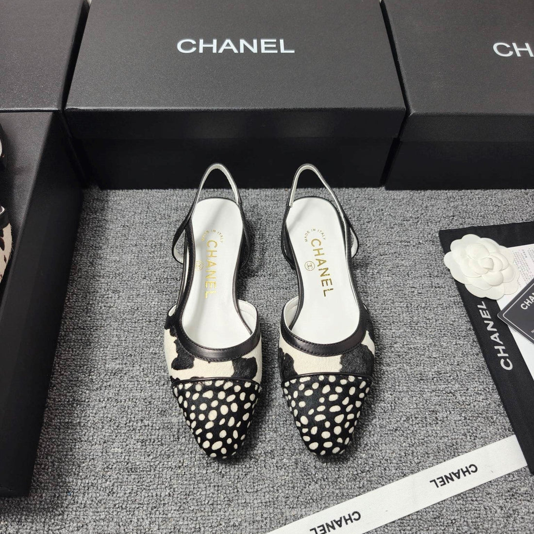 CC Ss 2026 Slingbacks Flat White Black Calfskin Lambskin