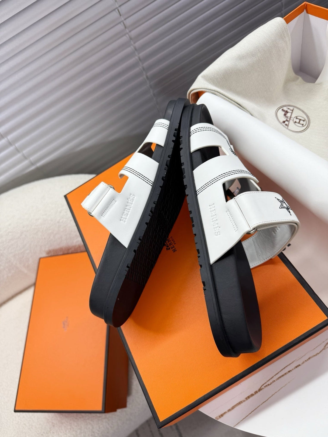 Hm Chypre Sandal White Pattern Cowhide 205494
