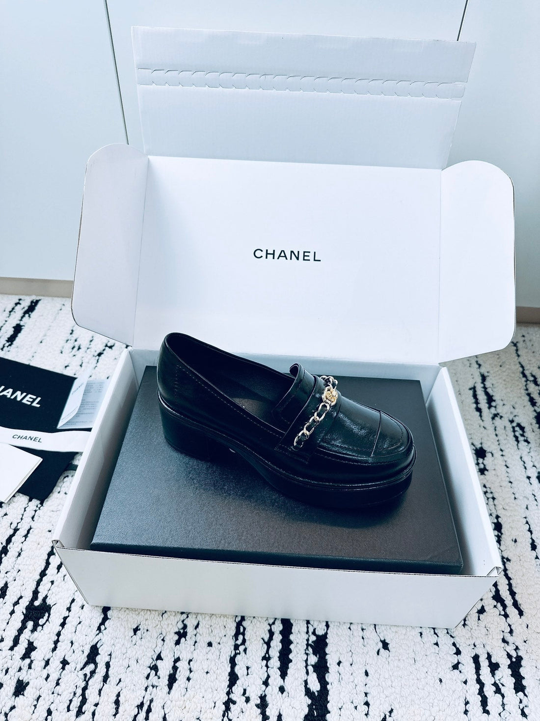 CC Moccasins 55MM In Black Glossy Lambskin With Chain 144477