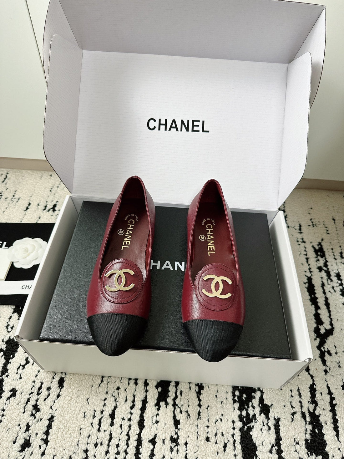 CC Ss 2026 Pre Moccasin Black Burgundy Calfskin 628307