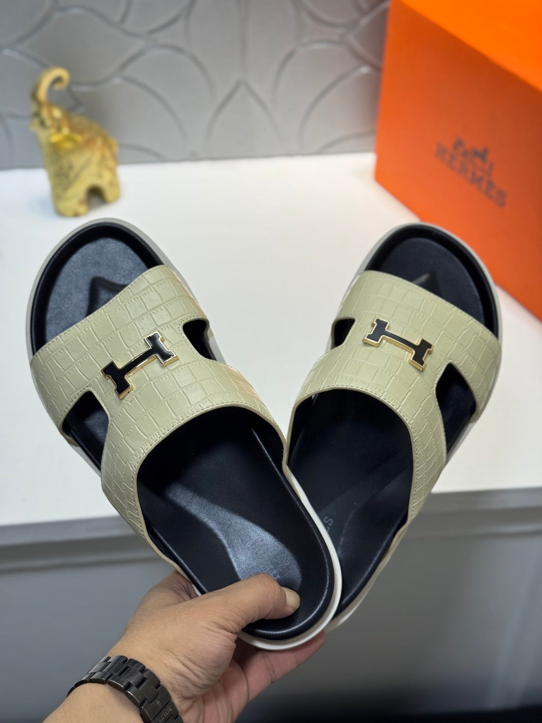 Hm Oran H Slippers In Cream Cowhide 735233