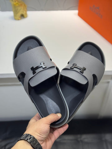 Hm Oran H Black Buckle Slippers In Gray Cowhide 735249