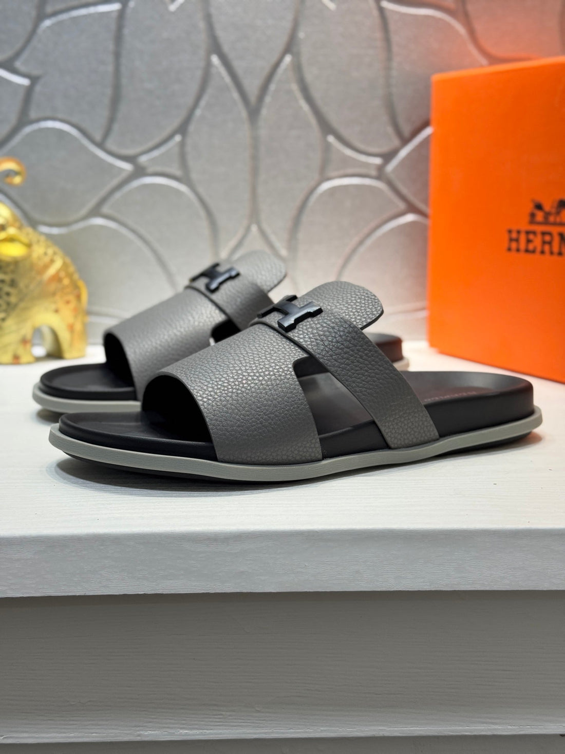 Hm Oran H Black Buckle Slippers In Gray Cowhide 735249