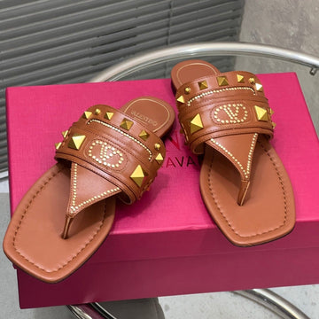 Vt Rockstud Thong Sandals Brown Cowhide