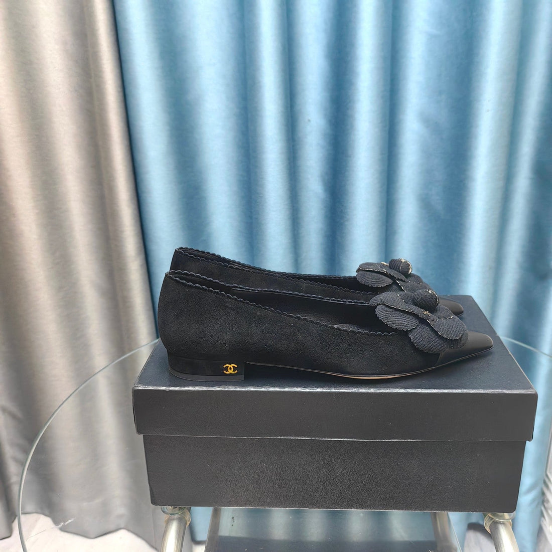 CC Ballet Flat In Black Suede And Calfskin With Flower