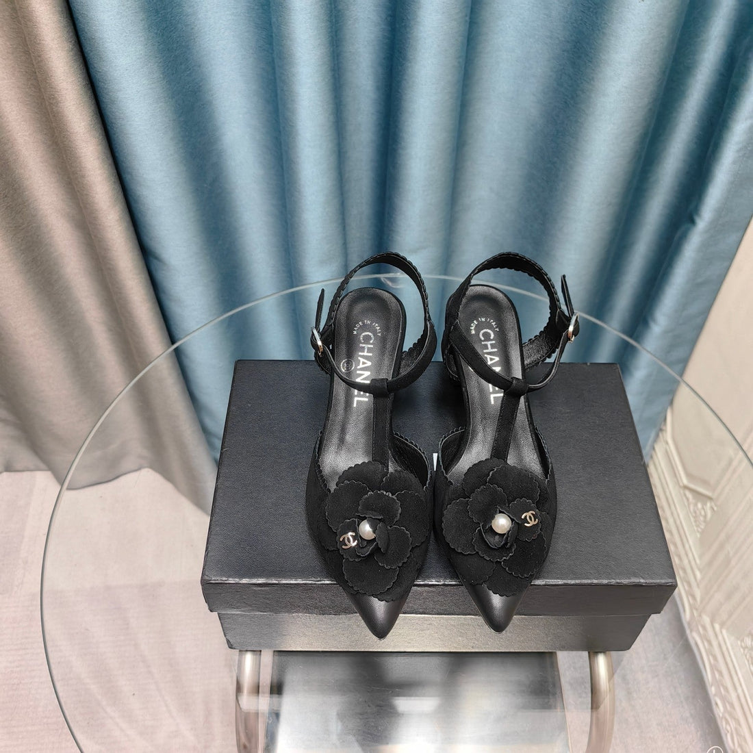CC Camellia Sandal In Black Suede And Calfskin With Flower