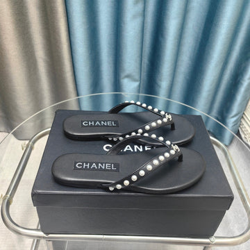 CC Thong Black Calfskin Pearl