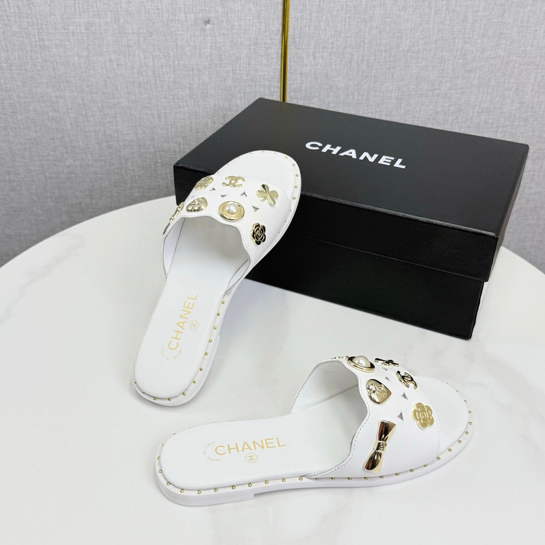 CC 26S Crystal Sandal White Sheepskin 639830