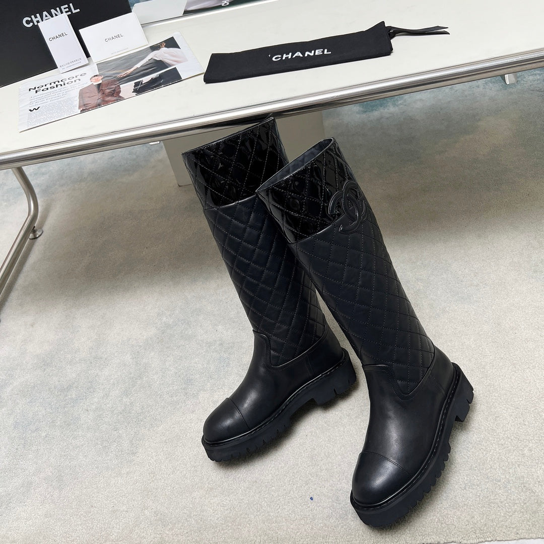 CC Classic Knee High Boots Quited Black Sheepskin Patent Leather 529337