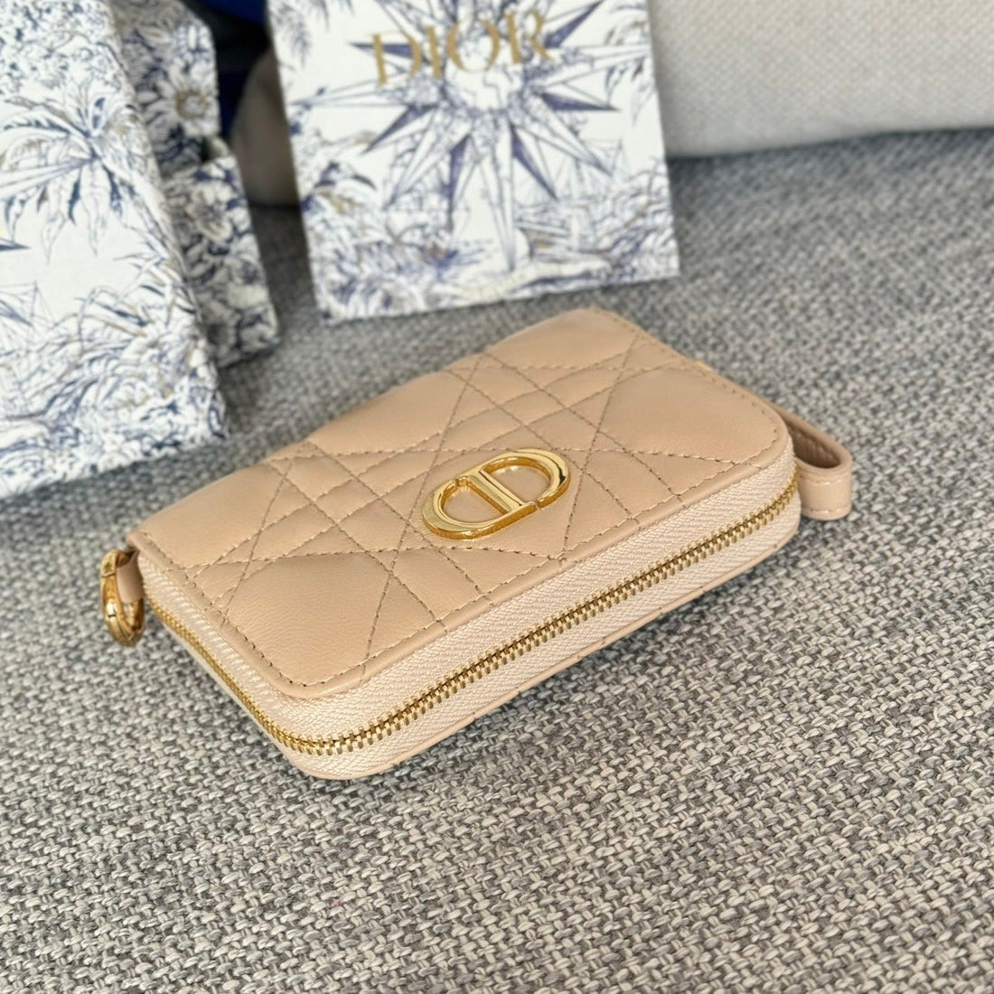 CD Logo Caro 11CM Compact Wallet Beige Calfskin