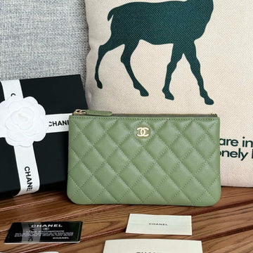 CC Zipped Wallet 20CM Green Quilted Caviar Gold Hardware