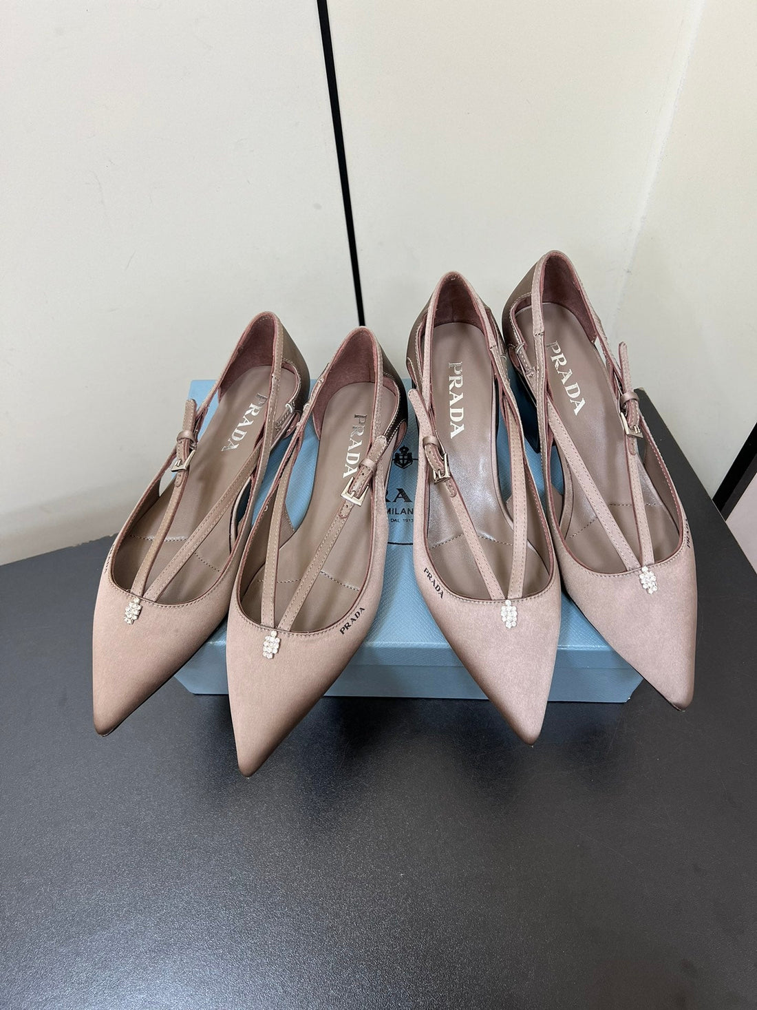 Cut-Out Pumps With Bead Buckle In Hazelnut Beige Satin