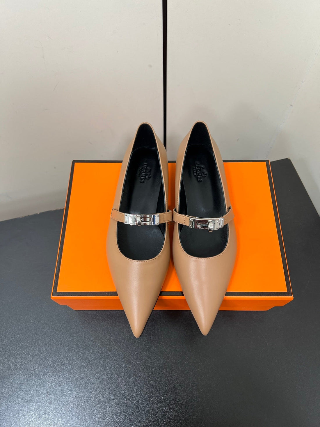 Hm 25C Kelly Ballet Flat Ash Brown Calfskin 210298