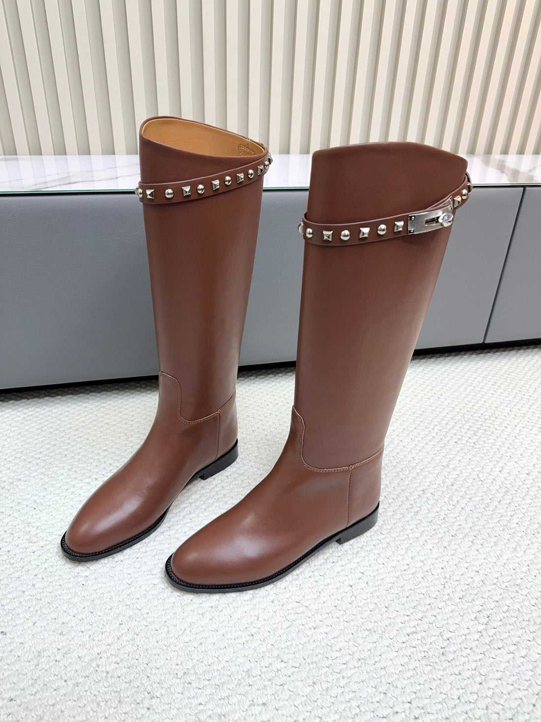 Hm 25SS Kelly Buckle Riding Boots Brown Cowhide 576125
