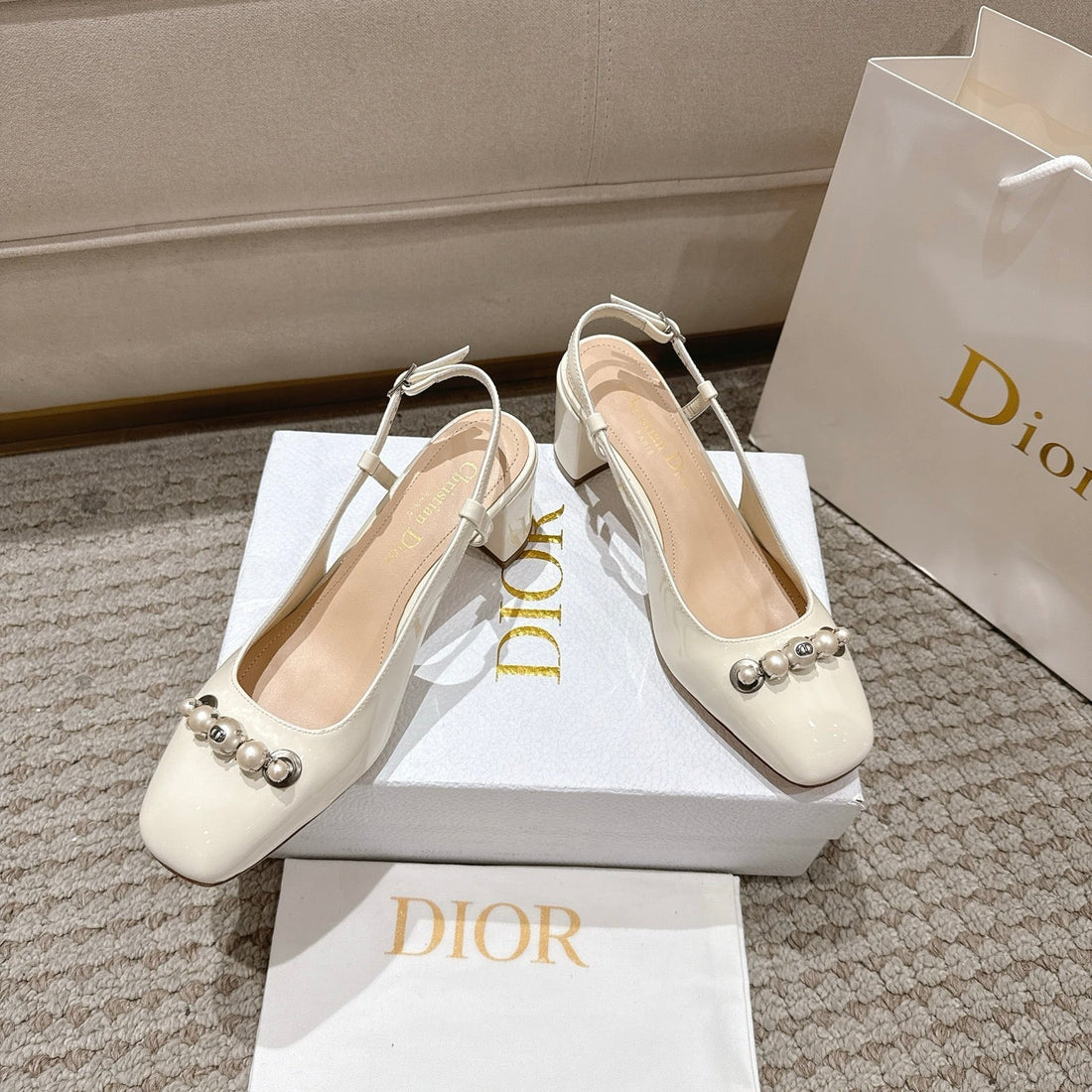 CD 25 Slingback White Pearls Patent Leather 396120