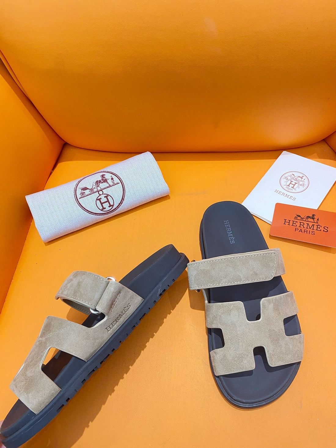 Chypre Sandal Beige Esquisse Suede Black Calfskin