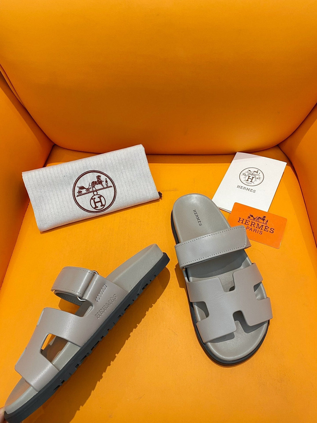 Chypre Sandal Gris Perle Calfskin