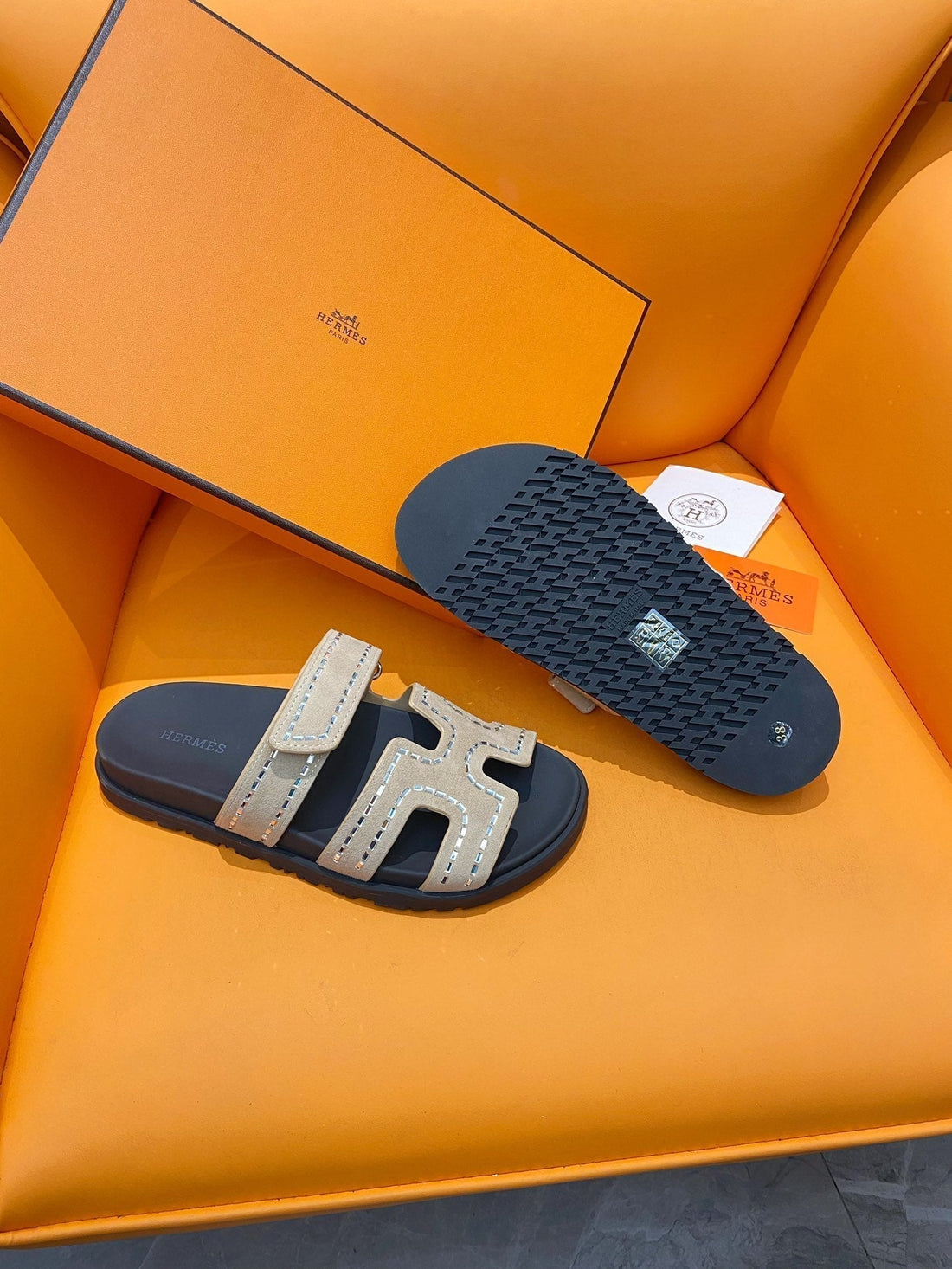 Chypre Sandal Crystal Gris Tourterelle Suede Black Calfskin
