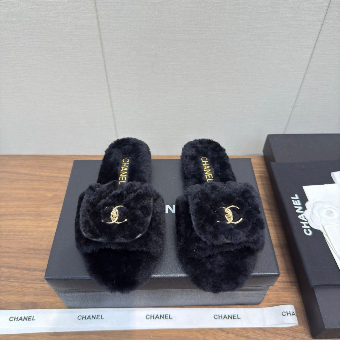 Chanel 25 Slipper Black Smooth Lambwool 465602