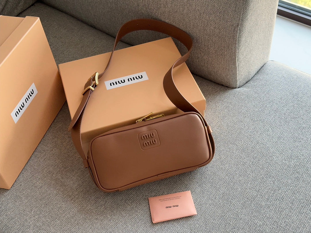 Baguette 25 Bag In Cinnamon Brown Calfskin
