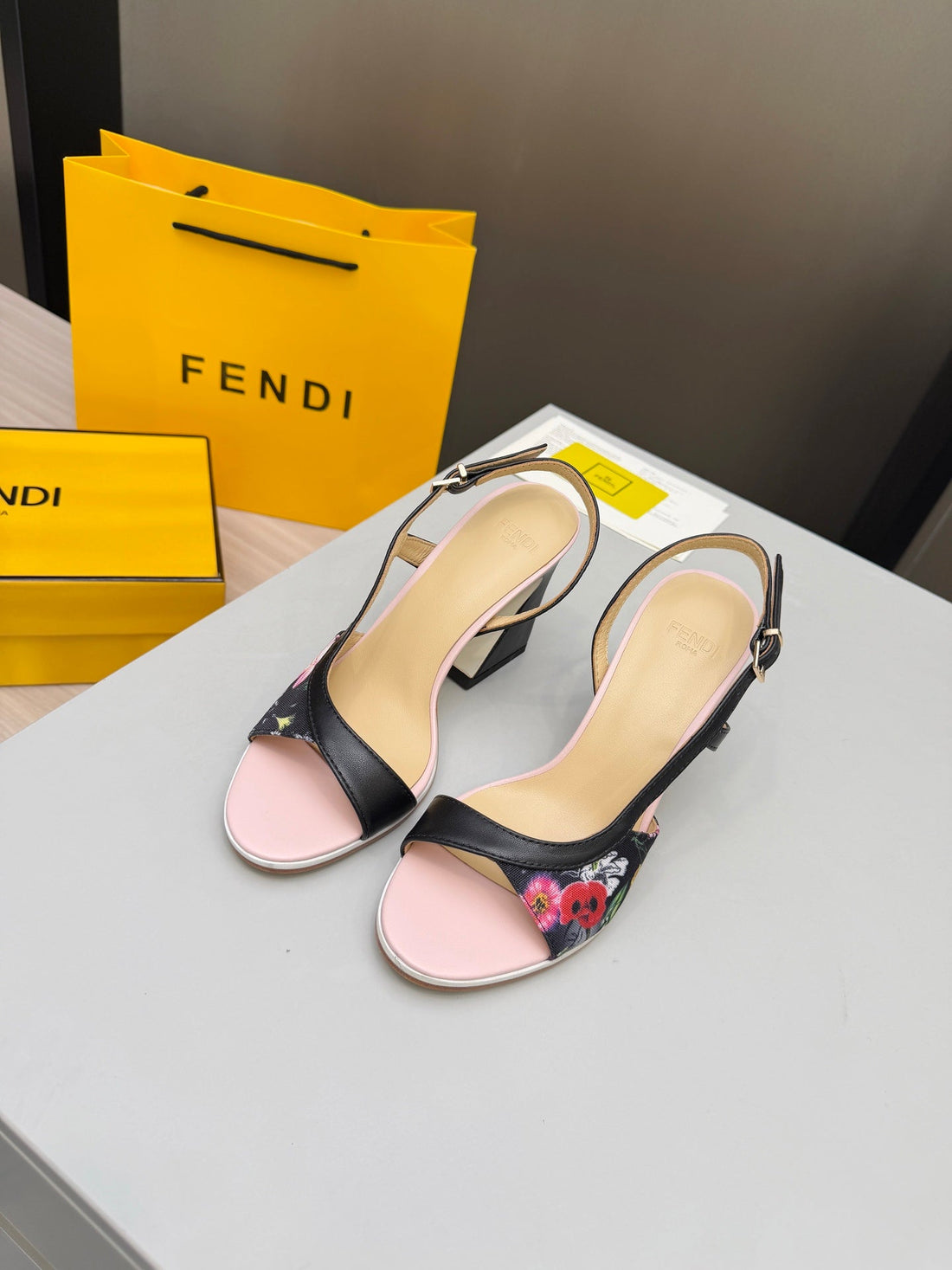Fendi 26S Arco 9CM Black Pink Cotton Cowhide 675964