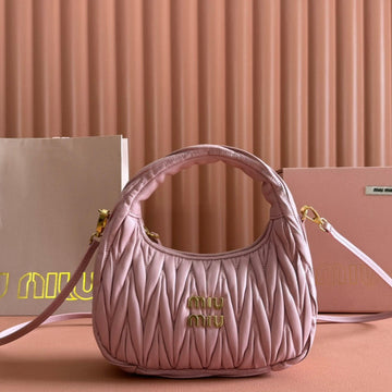 Wander Matelassé Handbag 23 In Eunry Pink Lambskin