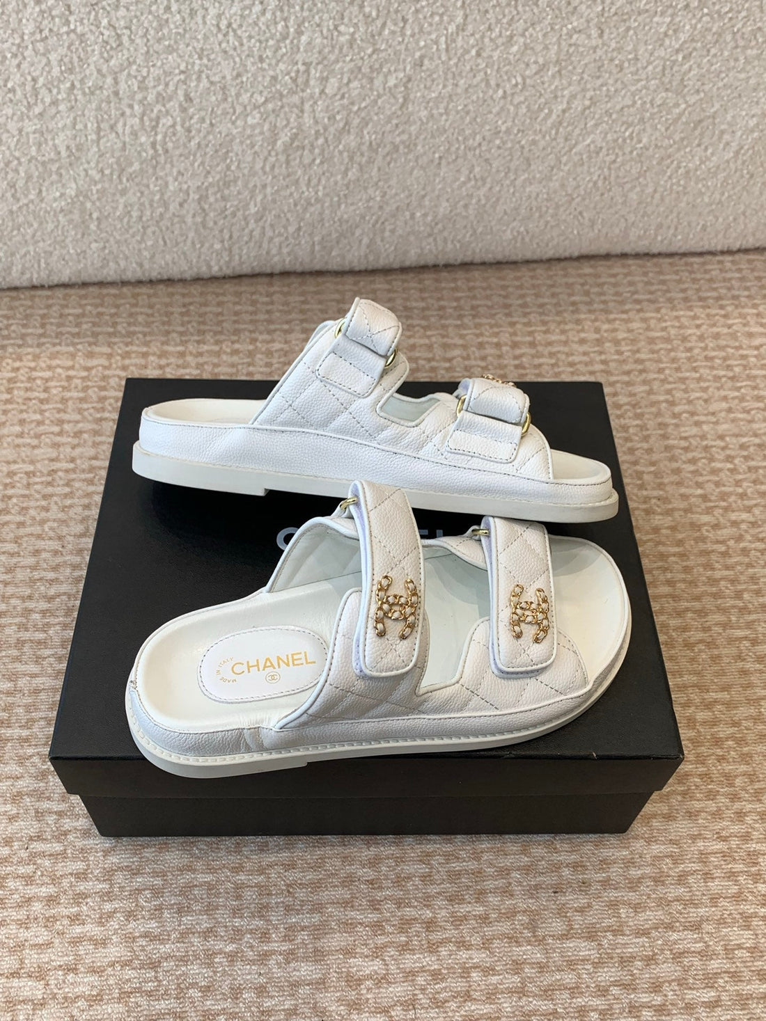 Dad Sandal In White Sheepskin Mule
