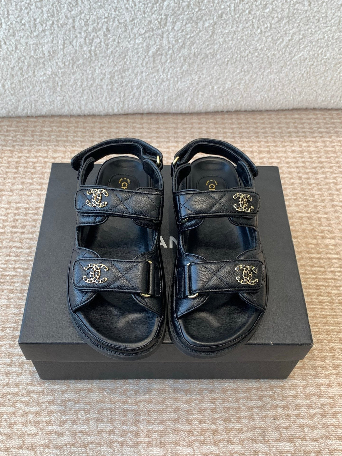 Dad Sandal In Black Sheepskin