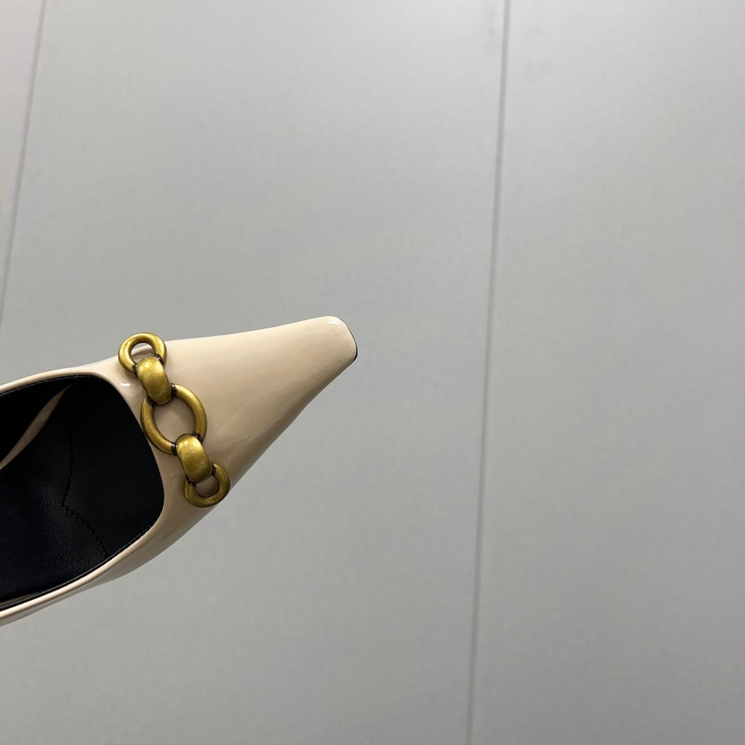High Pumps In Cream Glossy Calfskin Attached Gold Chain