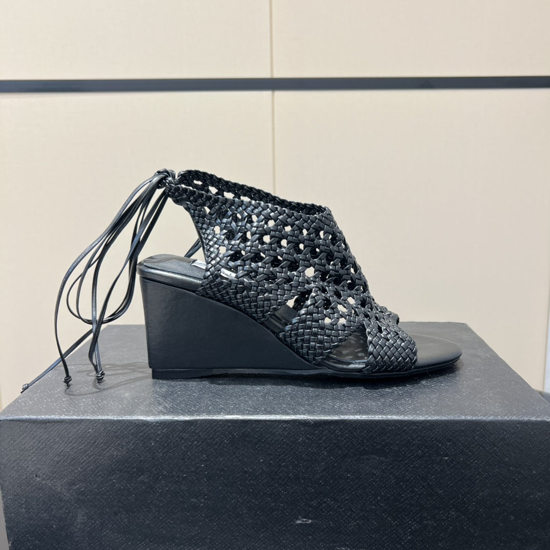 Alaïa 25 Round-Toe Braided Wedge Sandals 75MM Black Woven Leather 433565