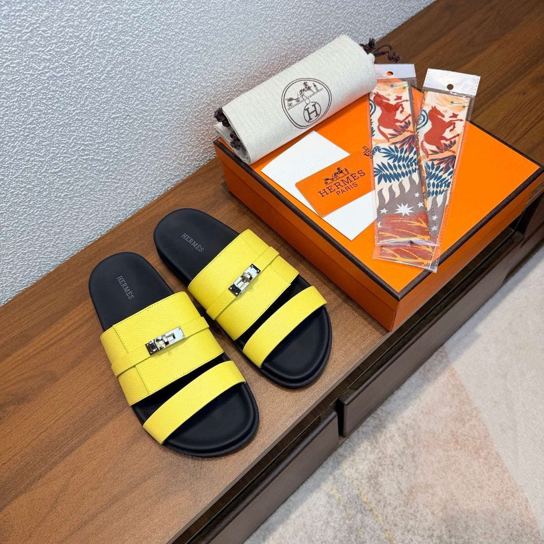 Hm Jackson Sandals Yellow Espom Leather 707167