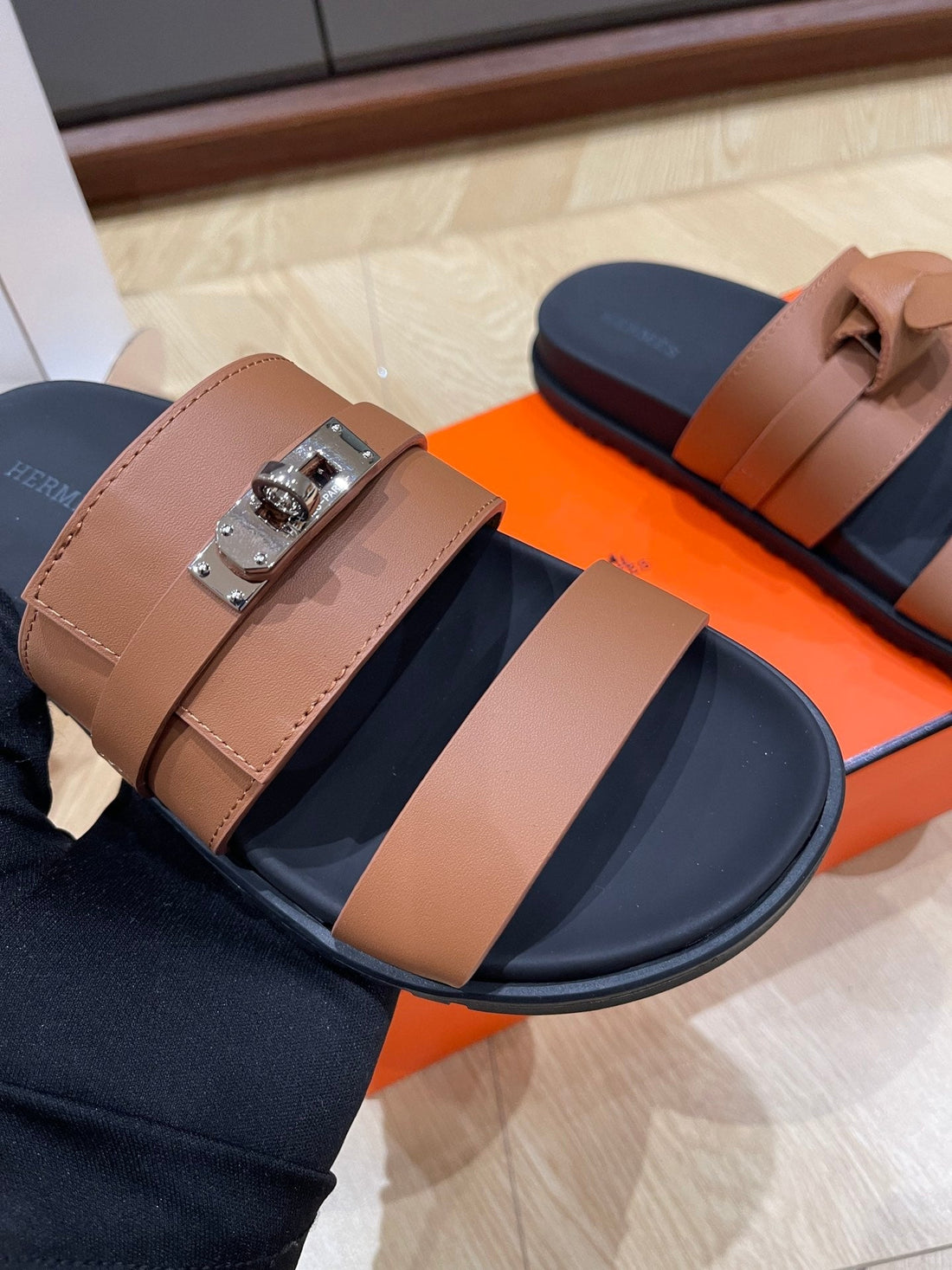 Hm 25 Jackson Sandal Brown Black Calfskin