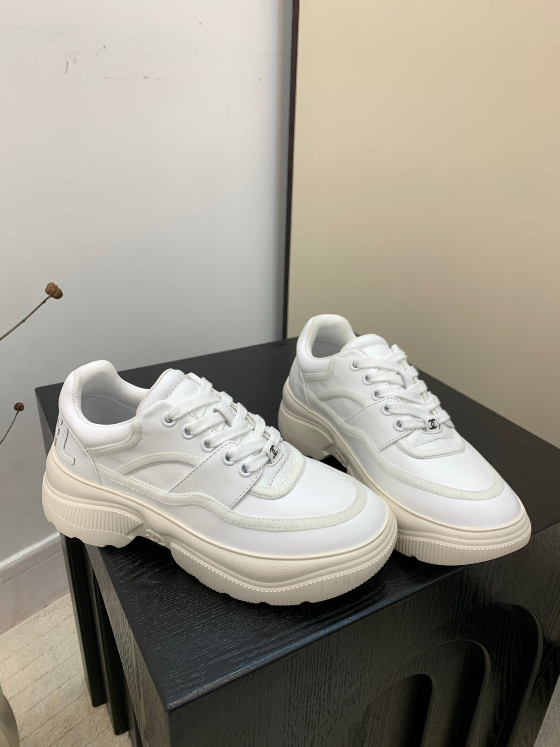 CC Alexander Mcqueen Sneakers White Mmooth Calfskin 537188