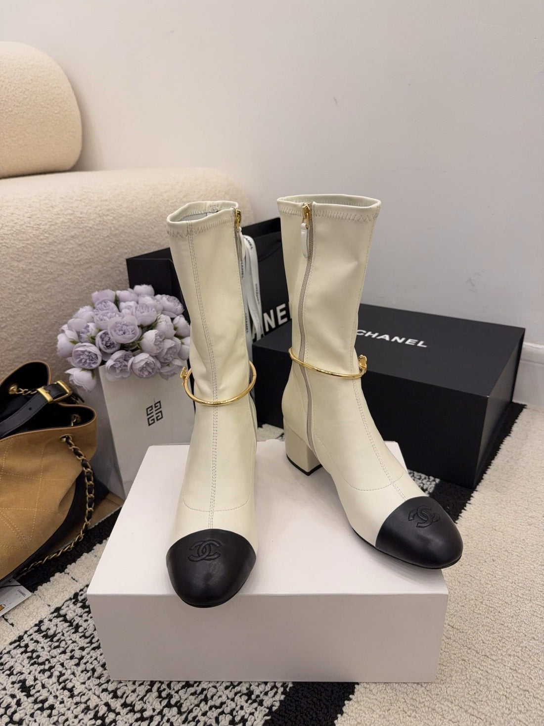 CC 26 Short Boot With Gold-Tone Ankle Chain White Black Lambskin 588820