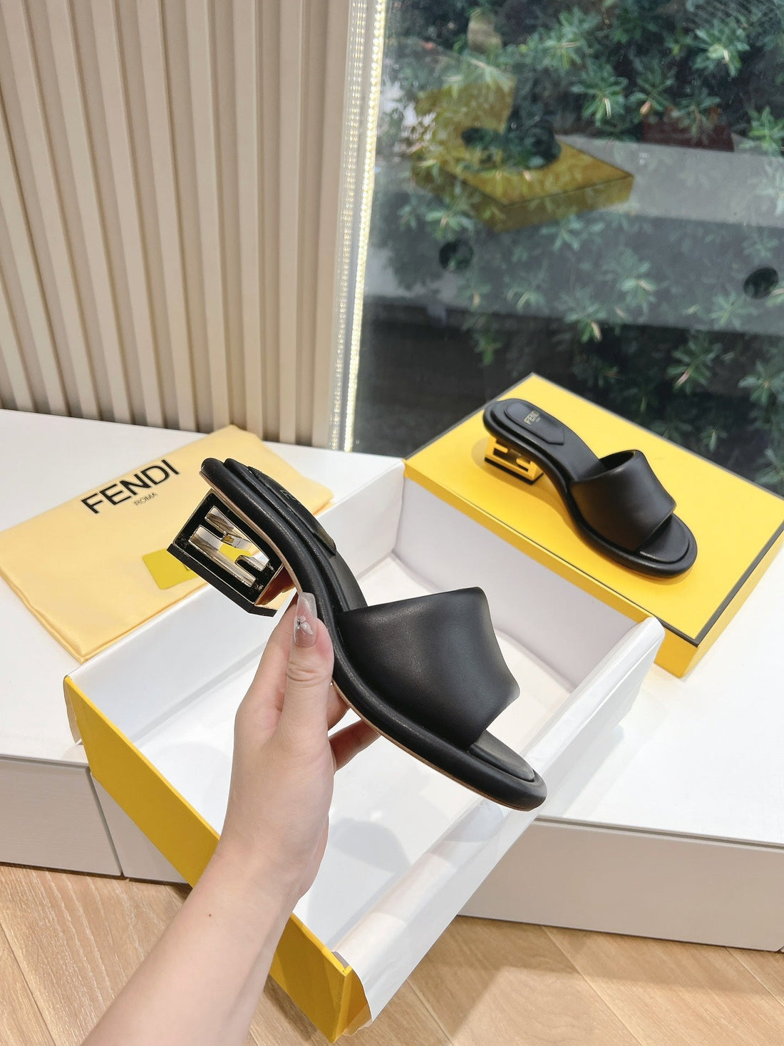 Ff Baguette Slides Women 45 Nappa Leather Black